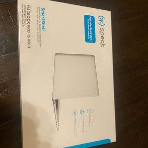 Speck smartshell MacBook Pro 15 inch case clear